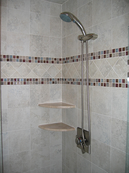 Shower with tile border and marble shelves